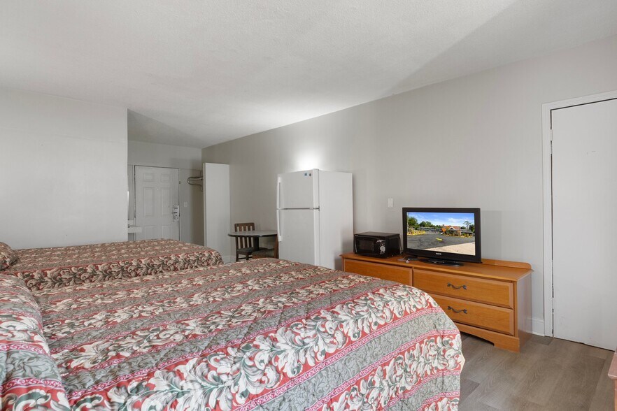 More Photos Of 5565 E Silver Springs Blvd, Silver Springs Hotel For Sale