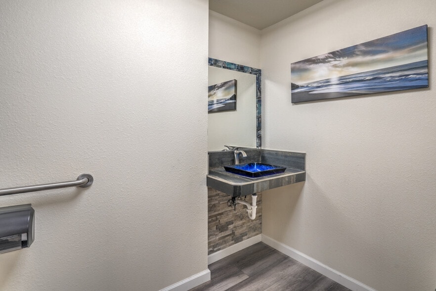 More Photos Of 211 W Atlantic Ave, Henderson Office For Sale