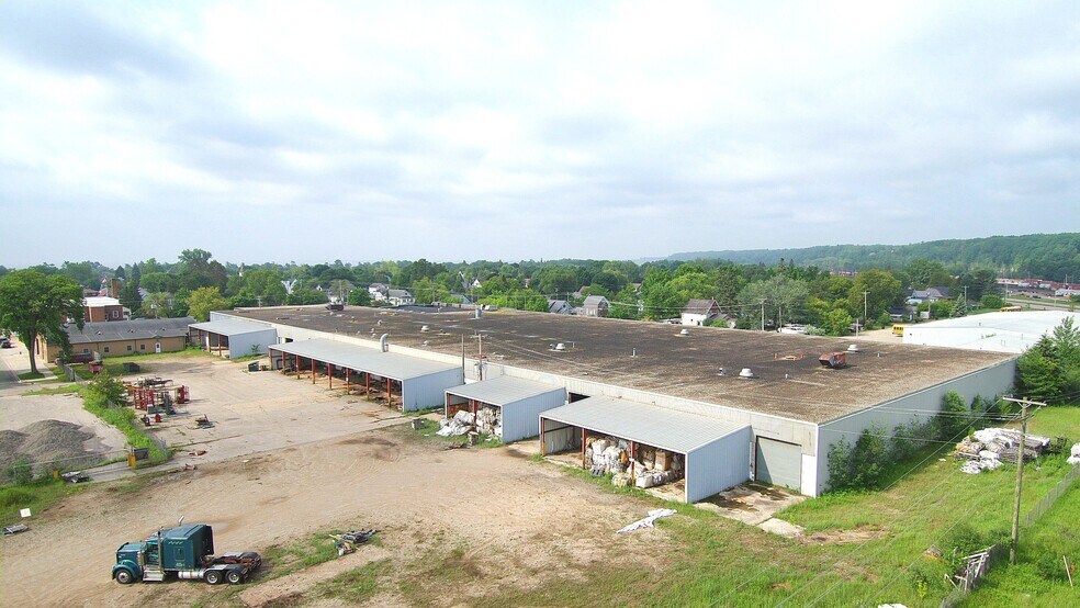 More Photos Of 103 N 12 St, Gladstone Warehouse For Sale