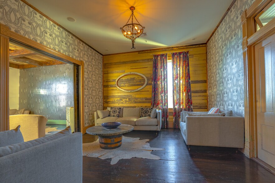 More Photos Of 221 W Main St, Tishomingo Hotel For Sale