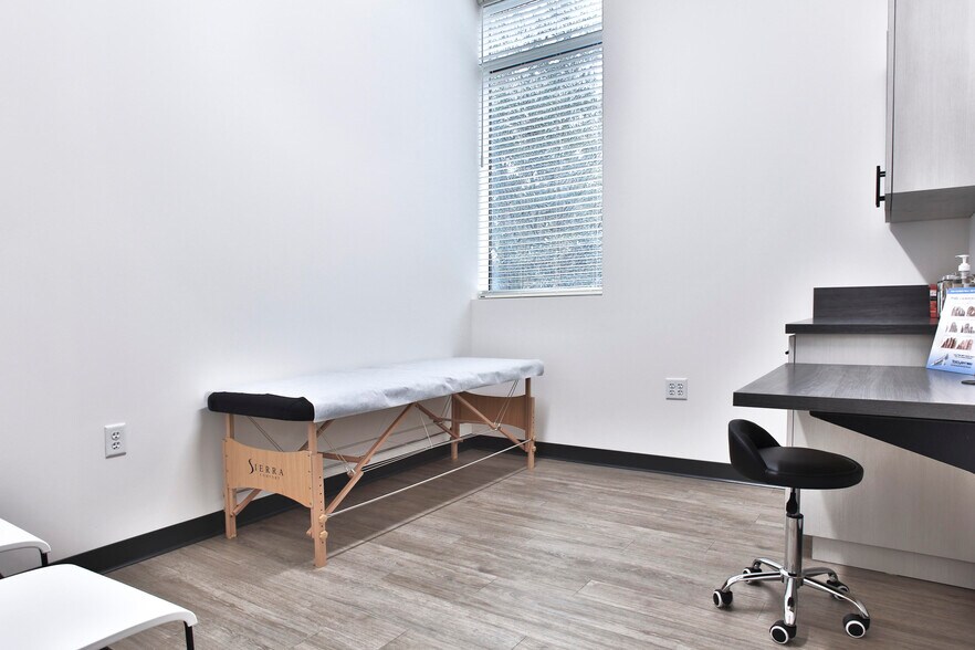 More Photos Of 6420 W Newberry Rd, Gainesville Medical For Lease