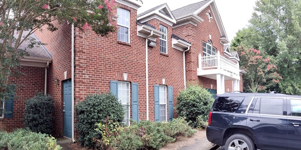 More Photos Of 7229 Albemarle Rd, Charlotte Office For Sale