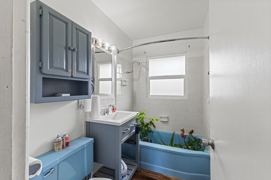 More Photos Of 787 N Central Blvd, Coquille Hotel For Sale