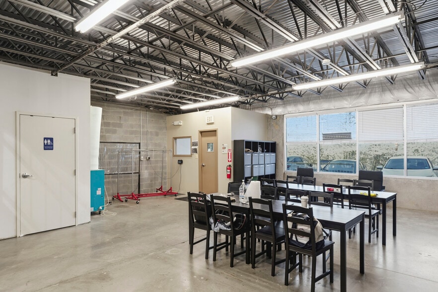 More Photos Of 17857-17889 Fraley Blvd, Dumfries Research And Development For Sale