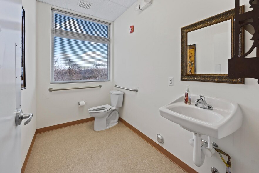 More Photos Of 1374 Whitehorse Hamilton Square Rd, Hamilton Office For Sale