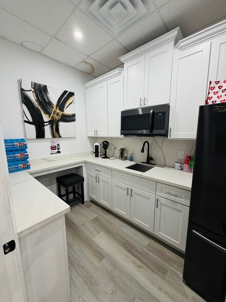 More Photos Of 6650 Corporate Dr, Houston Unknown For Lease
