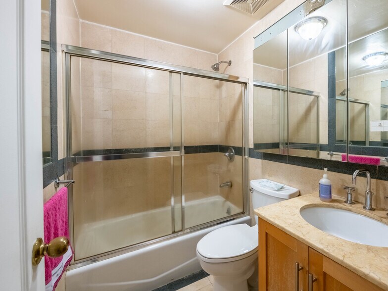 More Photos Of 15011 Northern Blvd, Flushing Apartments For Sale