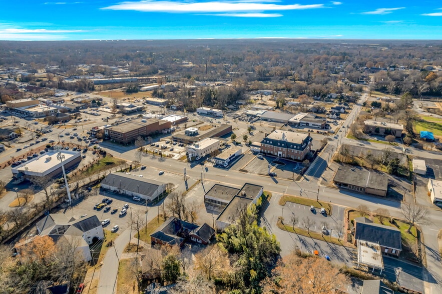 More Photos Of 904 N Main St, Anderson Auto Repair For Sale
