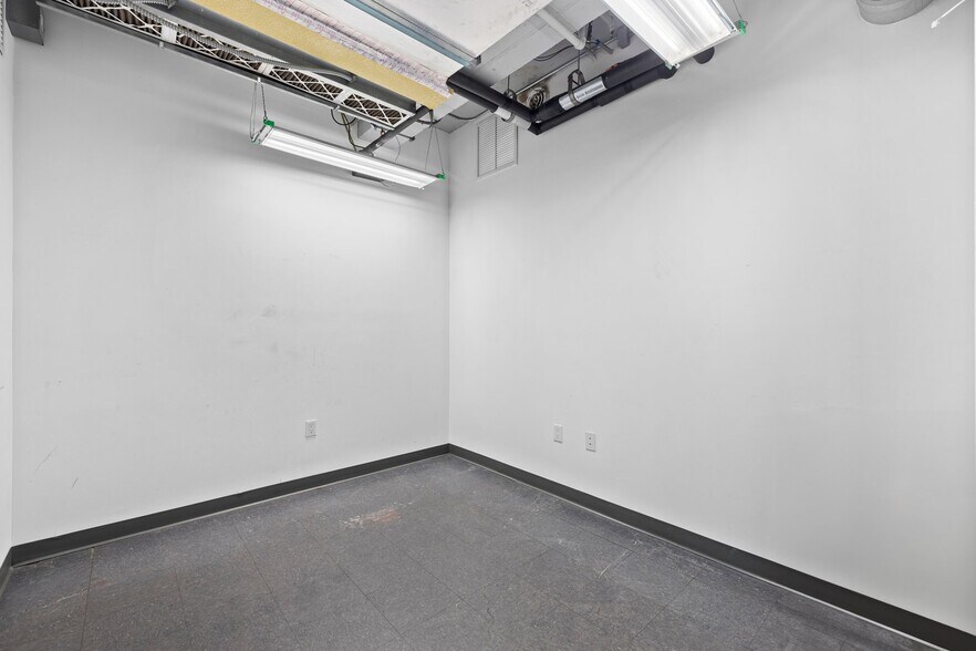 More Photos Of 14 NE 1st Ave, Miami Office For Sale