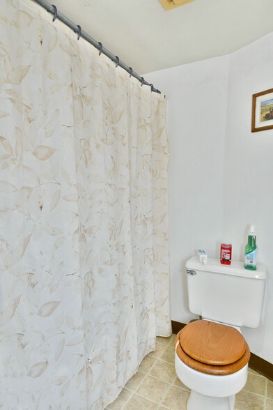 More Photos Of 12-14 N Main St, Hubbard Storefront Retail Residential For Sale