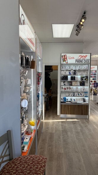 More Photos Of 569 Main St, Hyannis Storefront Retail Office For Sale