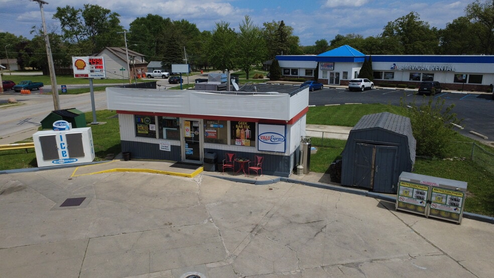 Primary Photo Of 843 N Main St, Monticello Service Station For Sale