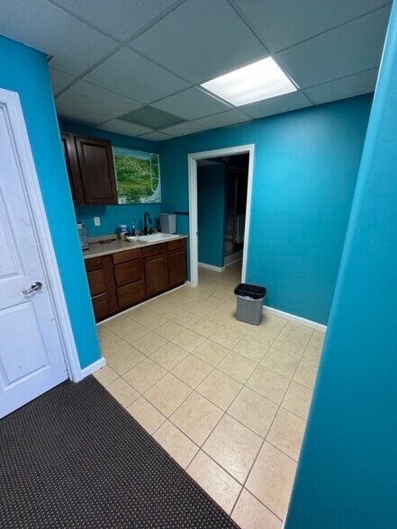 More Photos Of 4401 Park Blvd, Wildwood Freestanding For Lease