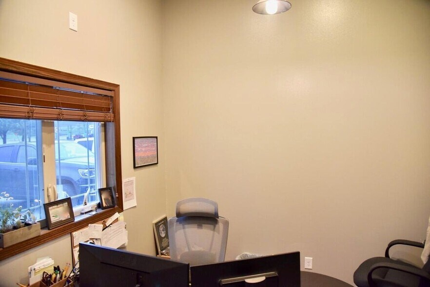 More Photos Of 102 E 6th Ave, Fort Pierre Office For Sale