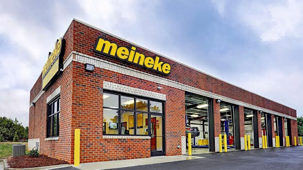 Primary Photo Of 4868 Ledgewood Dr, Medina General Retail For Sale