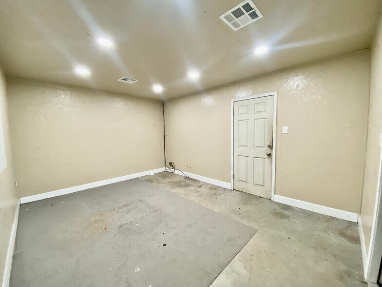 More Photos Of 6556-6560 Westwood Blvd, Beaumont Light Manufacturing For Lease