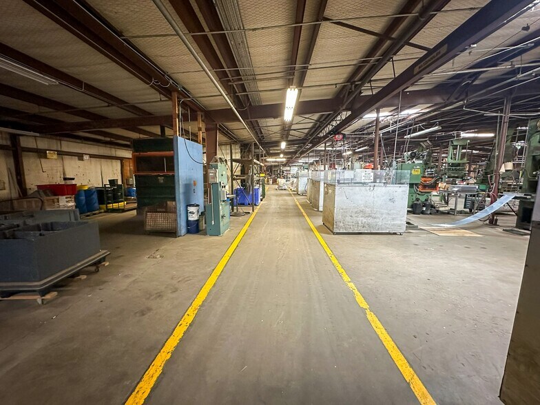 More Photos Of 101 Anvil St, Jacksonville Warehouse For Sale