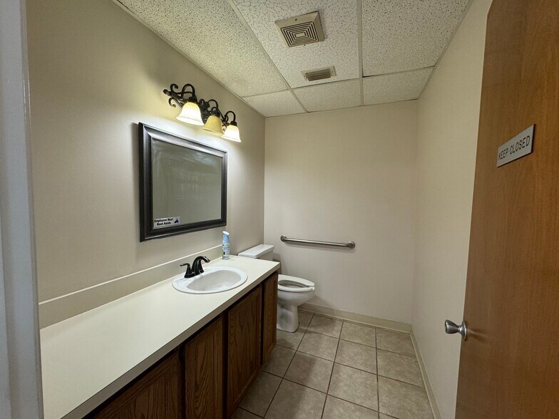 More Photos Of 3938 Sunbeam Rd, Jacksonville Medical For Lease