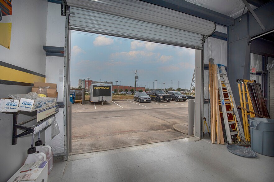 More Photos Of 145 Magellan Cir, Webster Light Distribution For Sale