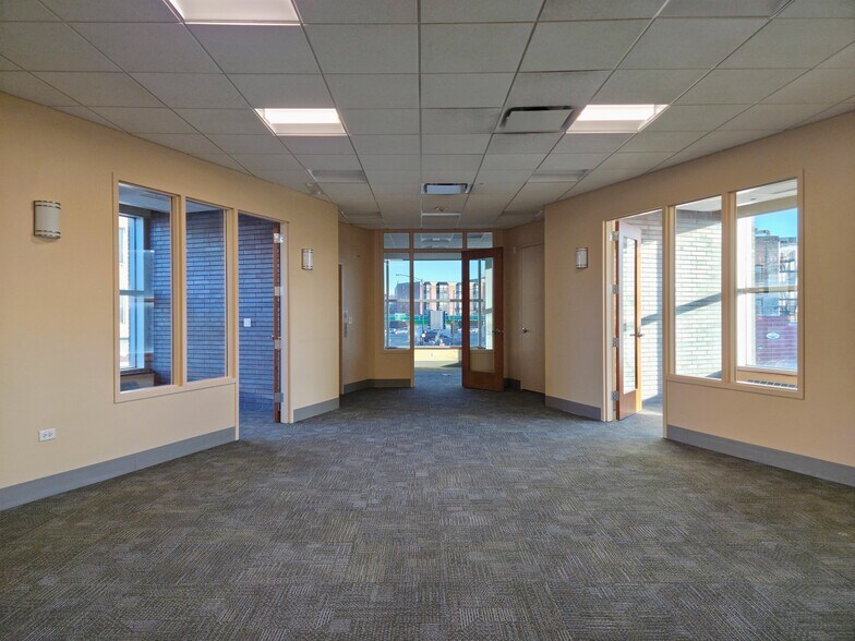 More Photos Of 1640 W Fullerton Ave, Chicago Bank For Sale