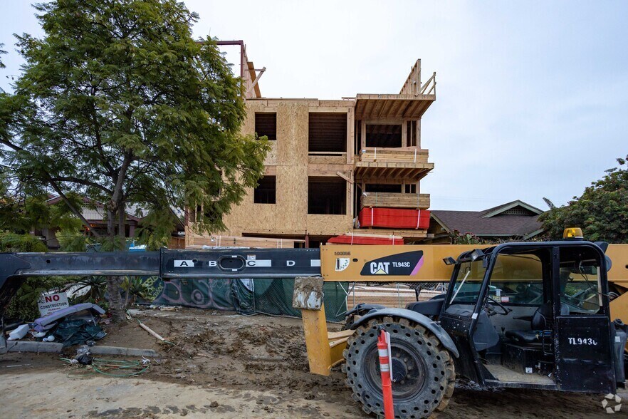 More Photos Of 222 N Manhattan Pl, Los Angeles Apartments For Sale