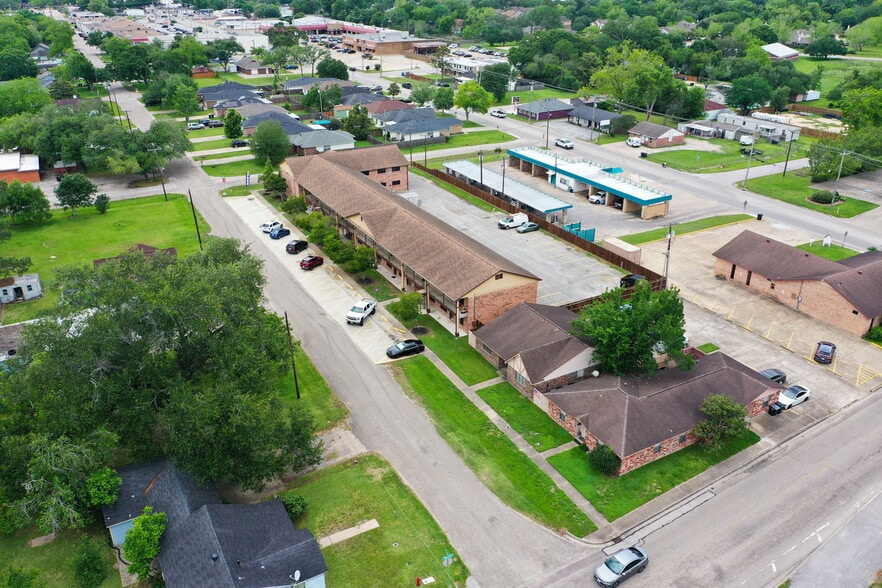 More Photos Of 601 E Coombs St, Alvin Apartments For Sale
