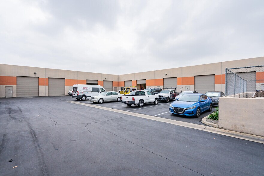 More Photos Of 1609 S Grove Ave, Ontario Warehouse For Lease