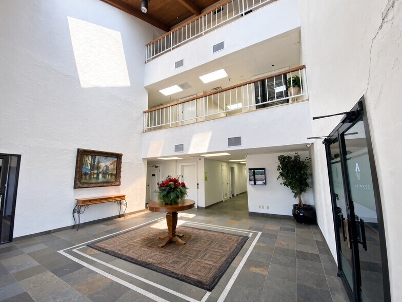 More Photos Of 3901 Airport Fwy, Bedford Office For Lease