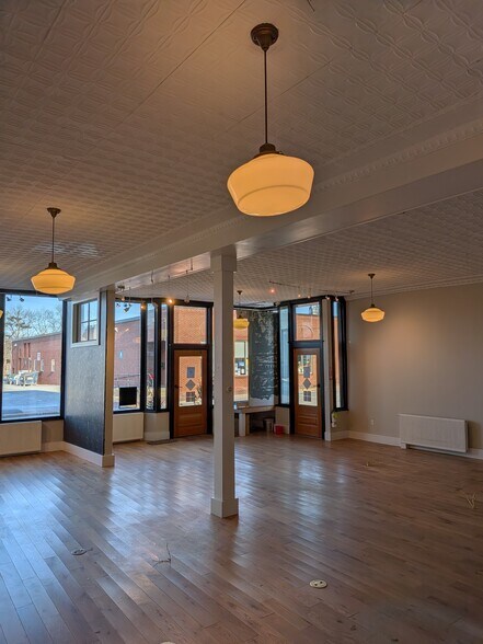 More Photos Of 160 Front St, Bath Storefront Retail Residential For Lease