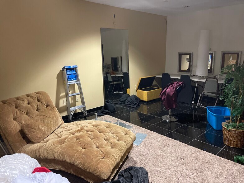 More Photos Of 1700 35th St, Orlando Warehouse For Lease