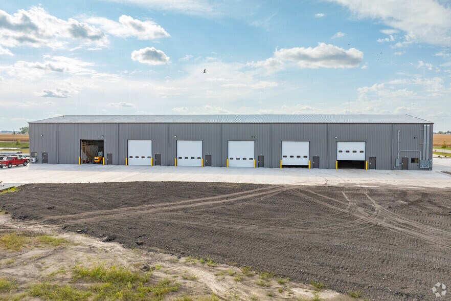 More Photos Of 1407 NW Laurel St, Elkhart Warehouse For Sale