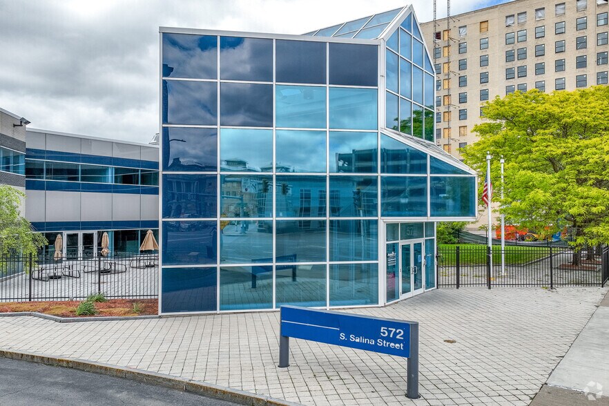 More Photos Of 572 S Salina St, Syracuse Medical For Lease