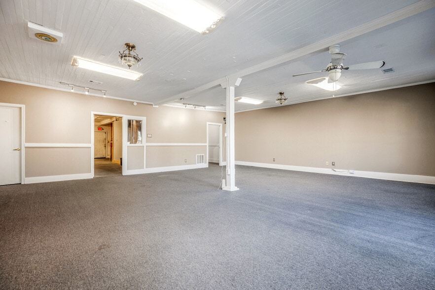 More Photos Of 410 Grayson Pky, Grayson Storefront For Sale