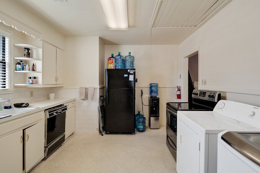 More Photos Of 3594 Forest Ave, Memphis Flex For Sale