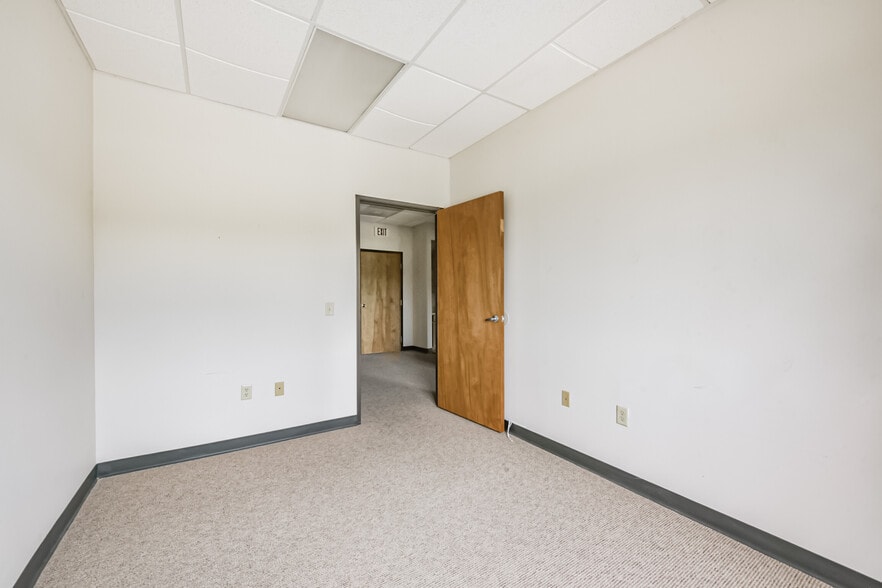 More Photos Of 20550 Townsen Blvd, Humble Office For Sale