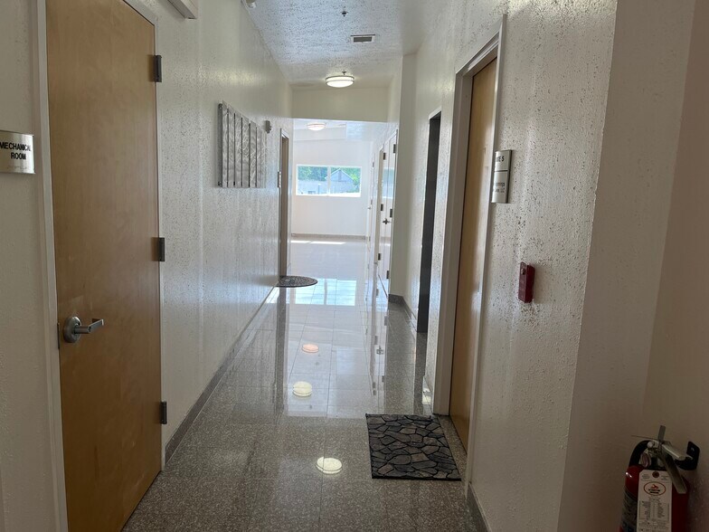 More Photos Of 522-530 S Broad St, Glen Rock Light Distribution For Lease