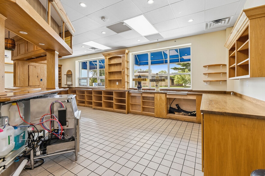 More Photos Of 102 N Rogers St, Aberdeen Restaurant For Sale