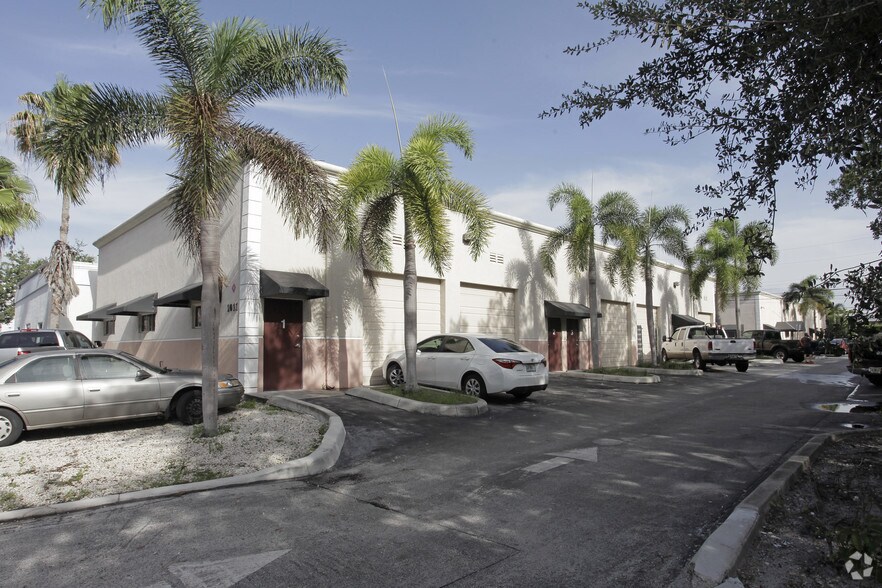 More Photos Of 1011 NW 51st St, Fort Lauderdale Light Distribution For Lease
