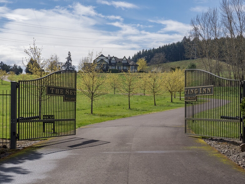 More Photos Of 20300 NE Highway 240, Newberg Hotel For Sale