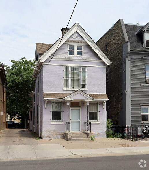 Primary Photo Of 532 Dundas St, London Storefront Retail Office For Sale