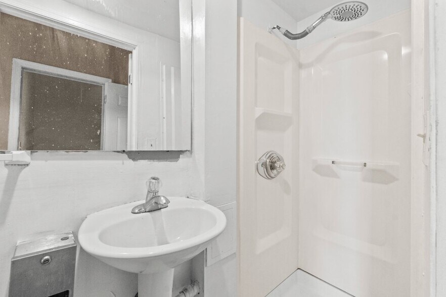 More Photos Of 210 E Lafayette Ave, Baltimore Apartments For Sale