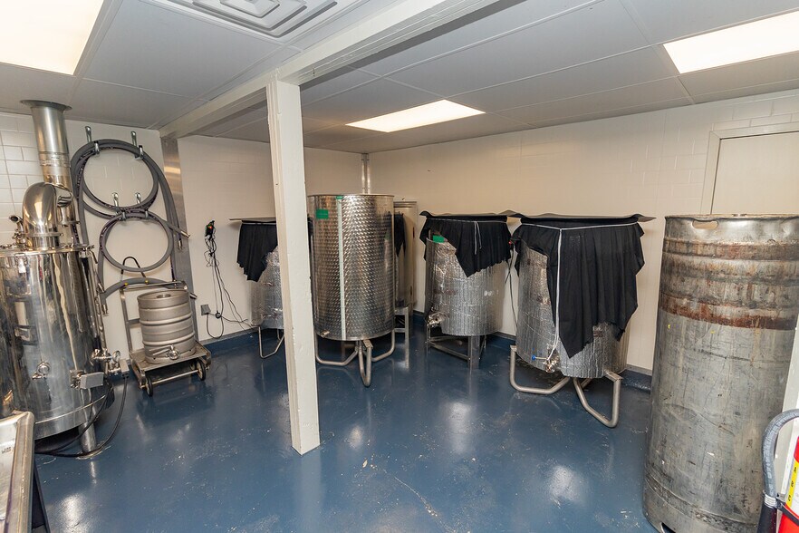 More Photos Of 1627 S Hillside St, Wichita Freestanding For Sale