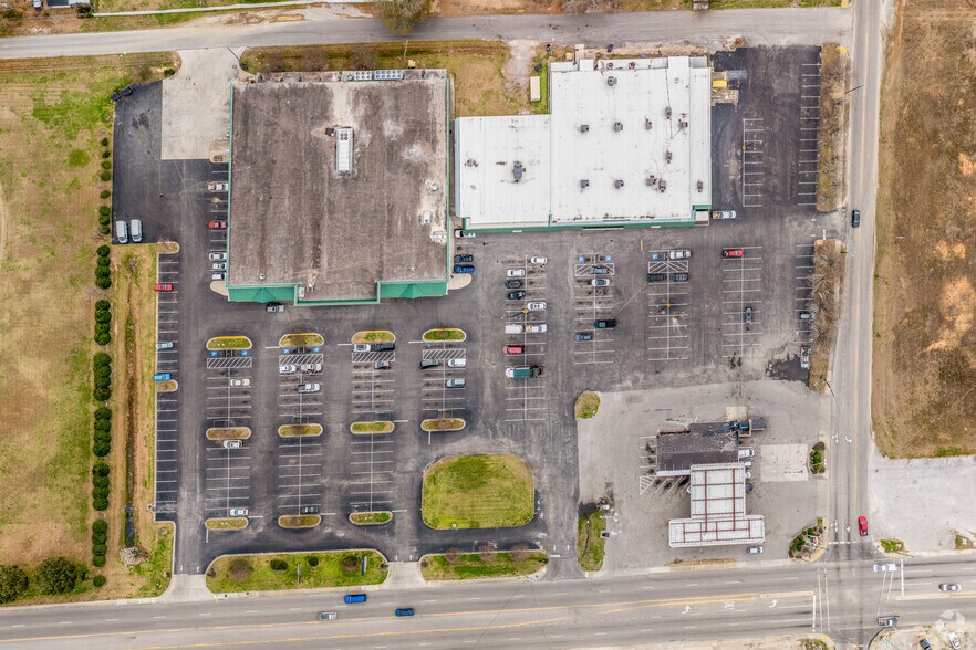 More Photos Of 208 E Mcintyre St, Mullins Supermarket For Sale