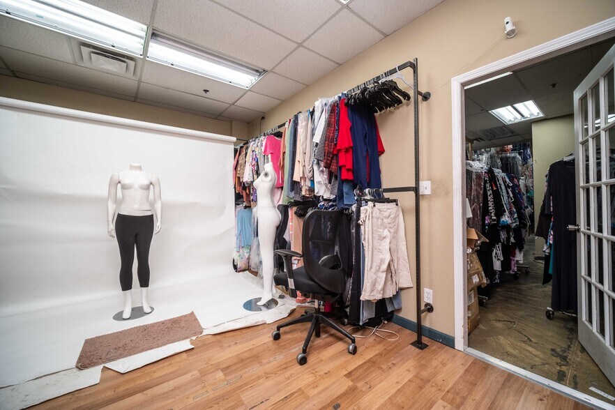 More Photos Of 8713-8793 Cambie St, Vancouver Warehouse For Lease
