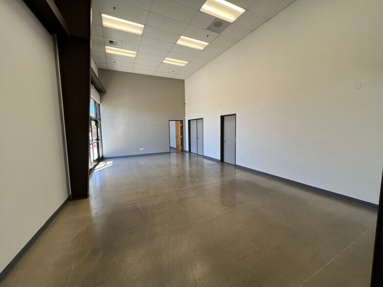 More Photos Of 470 W Larch Rd, Tracy Service For Sale