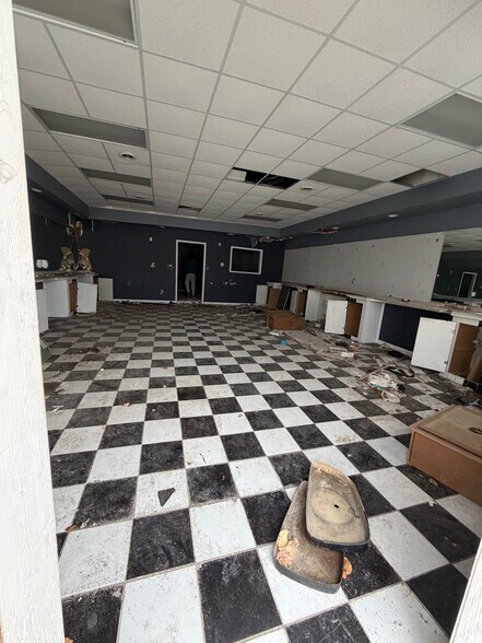 More Photos Of 3102 Martin Luther King Ave, Flint General Retail For Sale