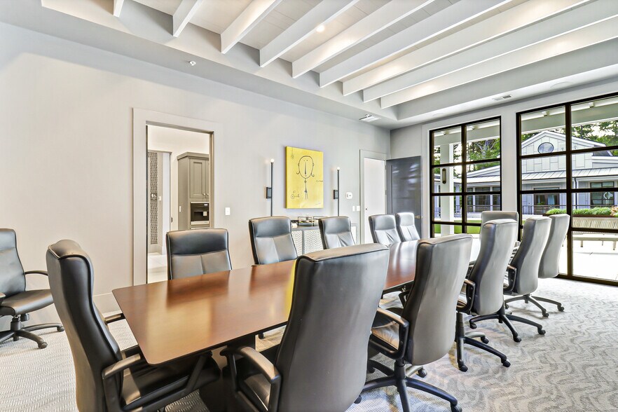 More Photos Of 10 Park Ln, Hilton Head Island Office For Sale