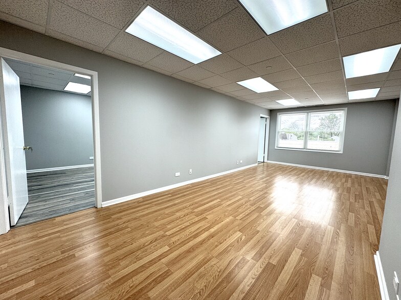 More Photos Of 9856 Derby Ln, Westchester Warehouse For Lease