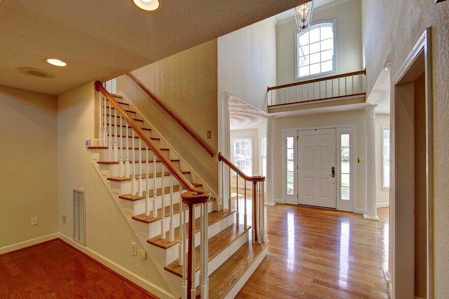 More Photos Of 113 Robert Bruce dr, Manteo Flex For Sale