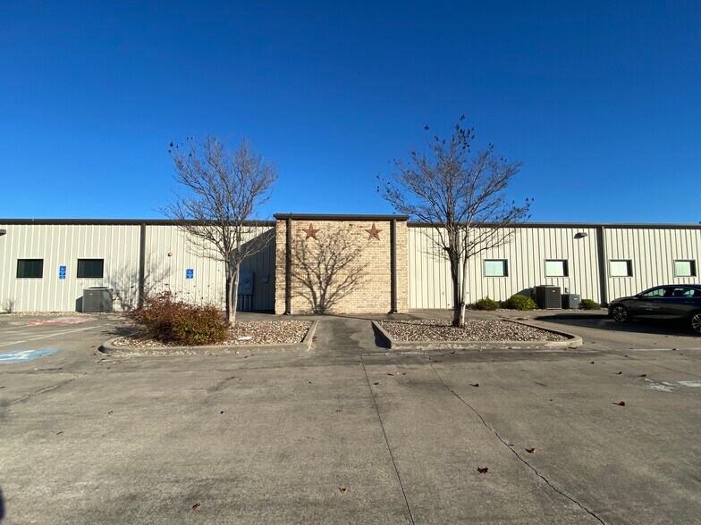 More Photos Of 3250 Robertson Rd, Tyler Office For Lease
